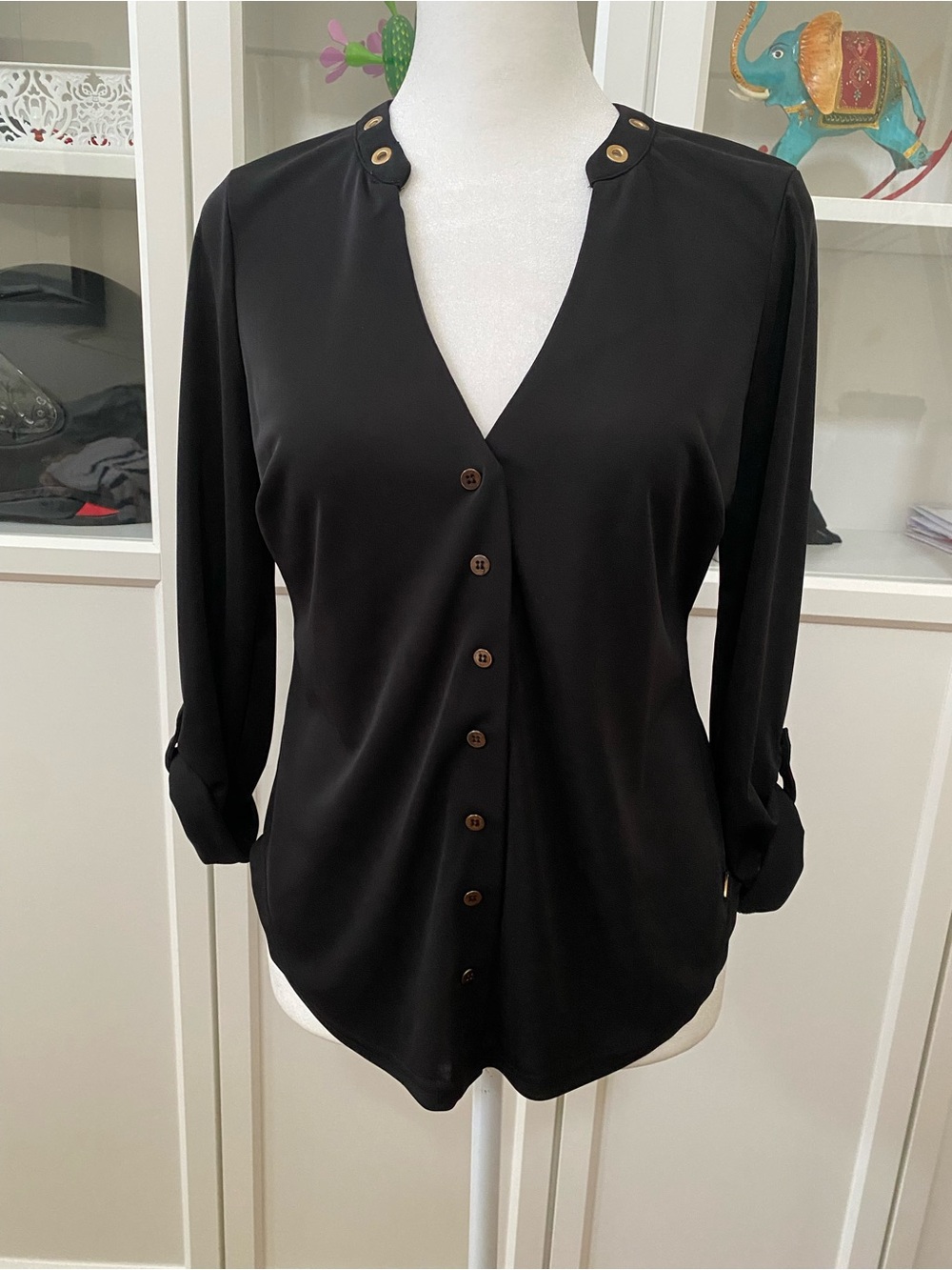 Guess Women’s Black Long Sleeve V-Neck Blouse Top XS Logo Buttons Read